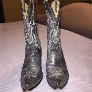 Corral women’s cowboy boots!